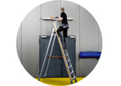 Arbeitssicherheit bei Leitern und Tritten - Arbeitssicherheit bei Leitern und Tritten: Tipps und rechtliche Grundlagen