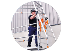 Rollgerüst sicher aufbauen: Geländersysteme der Hersteller im Vergleich - Rollgerüst sicher aufbauen: Geländersysteme im Vergleich