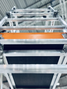 Layher Rollgerüst mit Telegeländer Arbeitshöhe 4,26 m I L 1,80 m