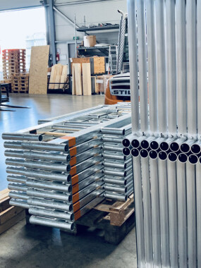 Layher Rollgerüst mit Telegeländer Arbeitshöhe 4,35 m I L 2,85 m