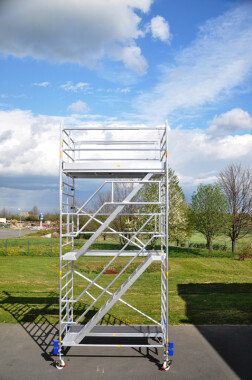 Fahrgerüst mit Treppe L 2,50 m AH 12,60 m