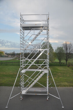 Fahrgerüst mit Treppe L 3,00 m AH 10,60 m
